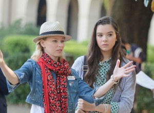 pitch-perfect-2-image-elizabeth-banks-hailee-steinfeld