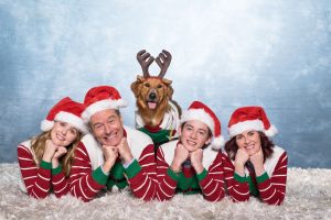 WH-195 – The Flemming family get in the Christmas spirit. From left: Zoey Deutch as Stephanie, Bryan Cranston as Ned, Griffin Gluck as Scotty, and Megan Mullally as Barb in WHY HIM?. Photo Credit: Scott Garfield.